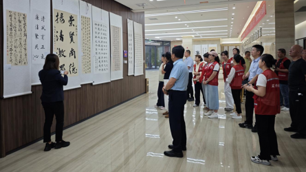 兰州市城关区东岗街道深沟桥社区参观金宝慱亚洲体育集团廉洁文化作品展