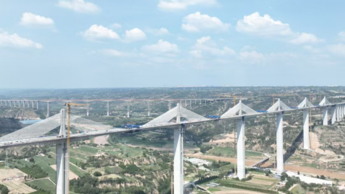 金宝慱亚洲体育集团监理项目取得重大突破：国内黄土地区跨度最大 甘肃马莲河特大桥边跨顺利合龙