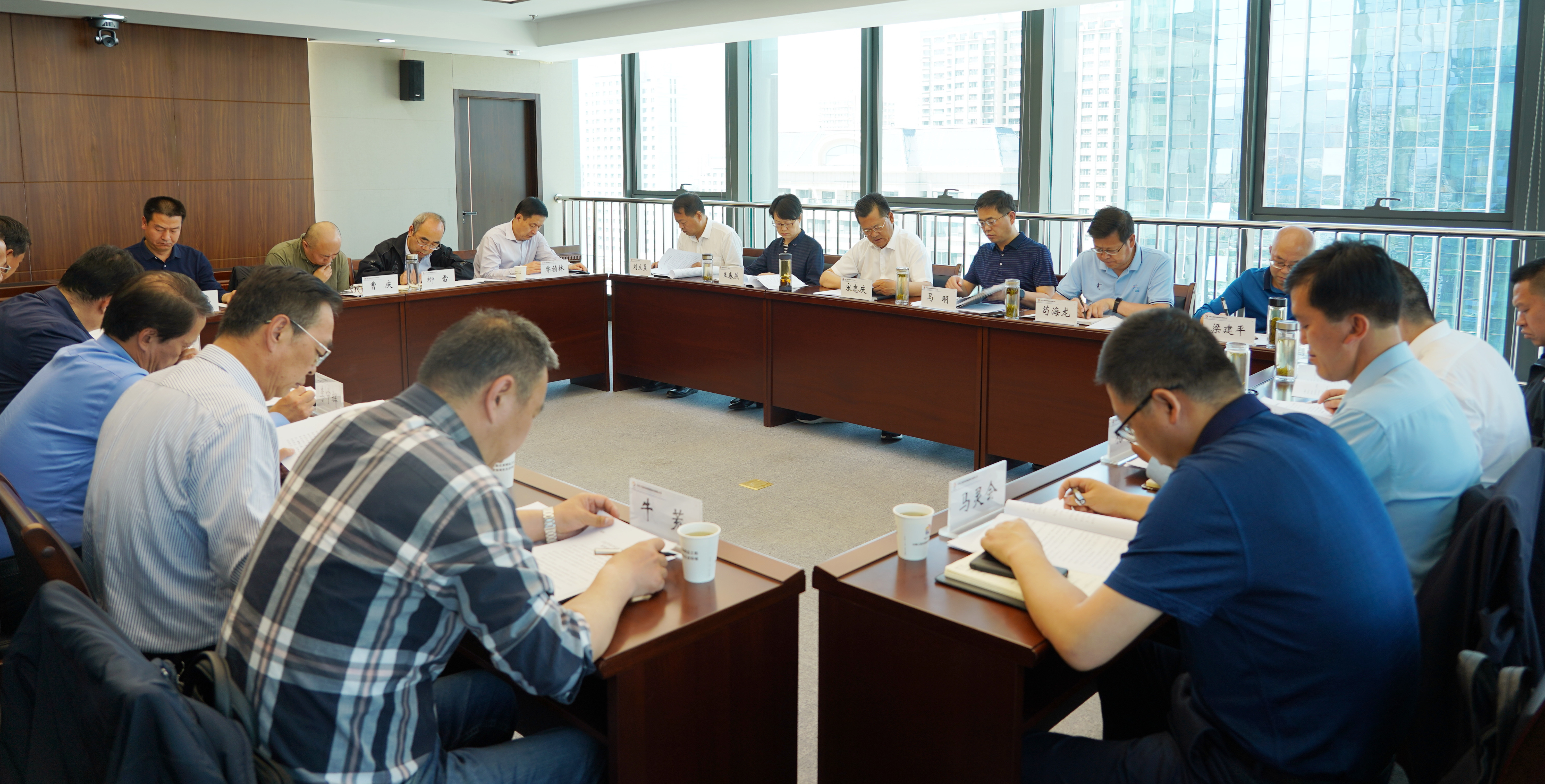 金宝慱亚洲体育集团党委召开专题会议    研究部署安全生产工作