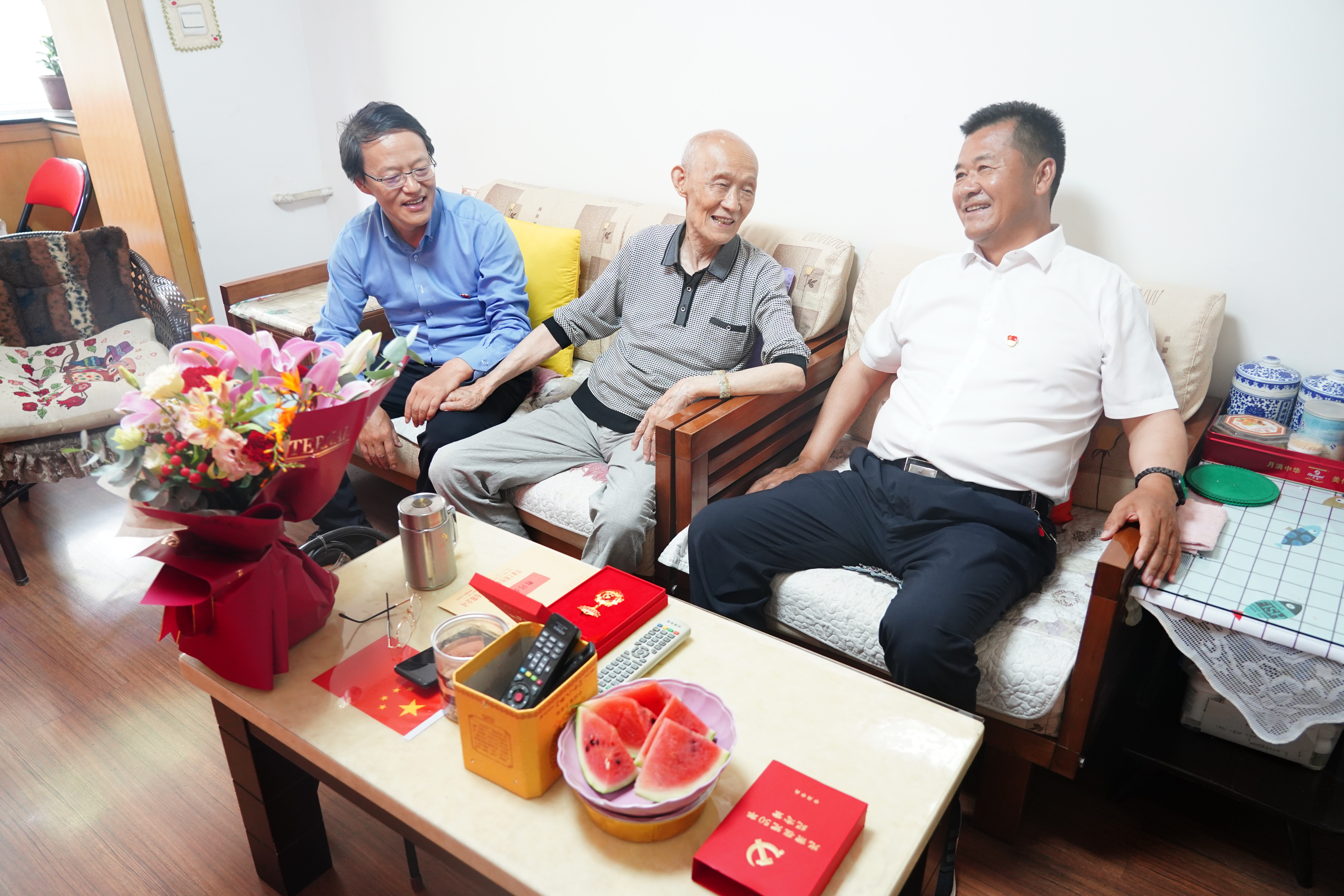 金宝慱亚洲体育集团开展“七一”走访慰问