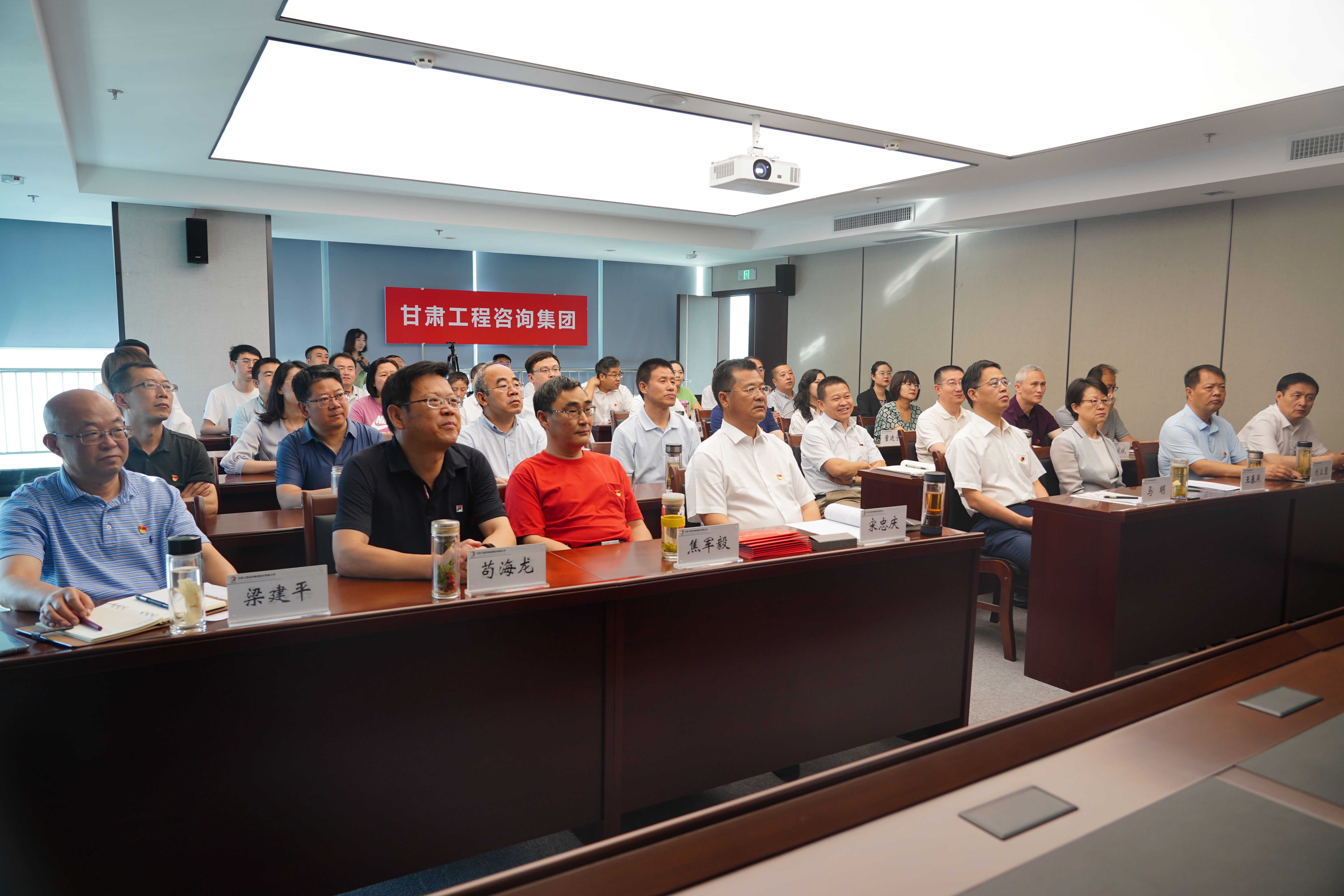 金宝慱亚洲体育集团干部职工收听收看庆祝中国共产党成立100周年大会直播盛况