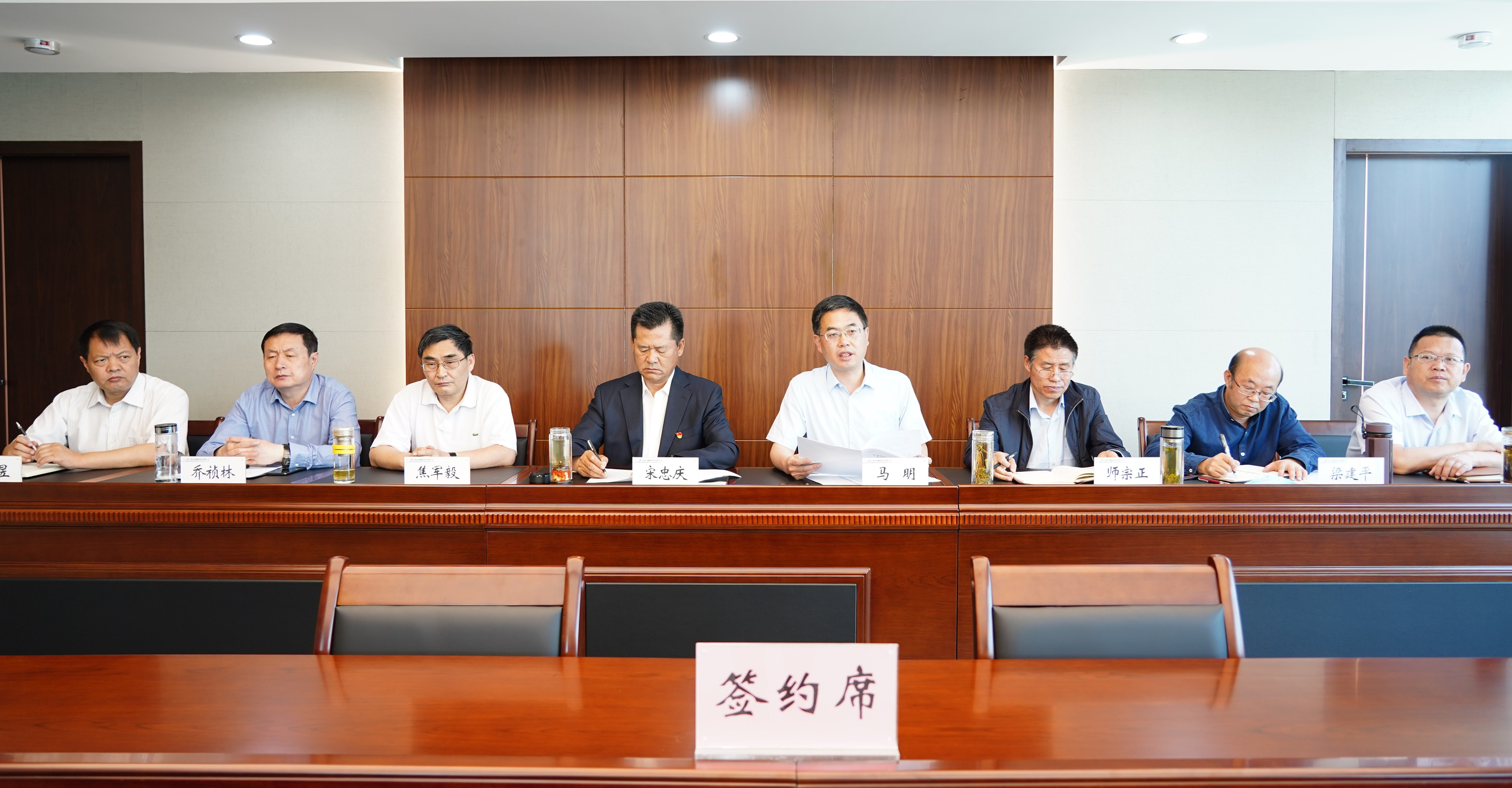 金宝慱亚洲体育集团举行2020年度业绩考核<br/>目标责任书签约仪式