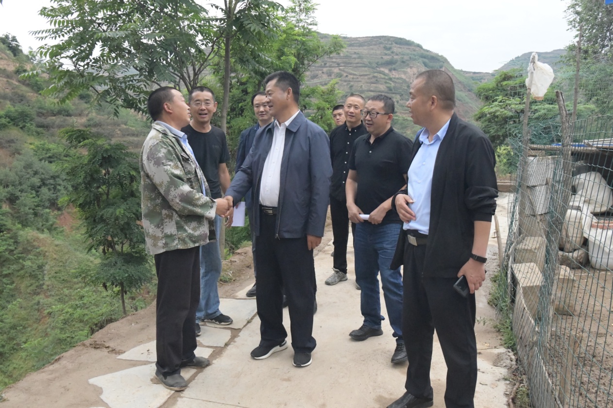 全力攻坚  精锐出击<br/>——金宝慱亚洲体育集团调研督导建筑设计院脱贫攻坚工作侧记